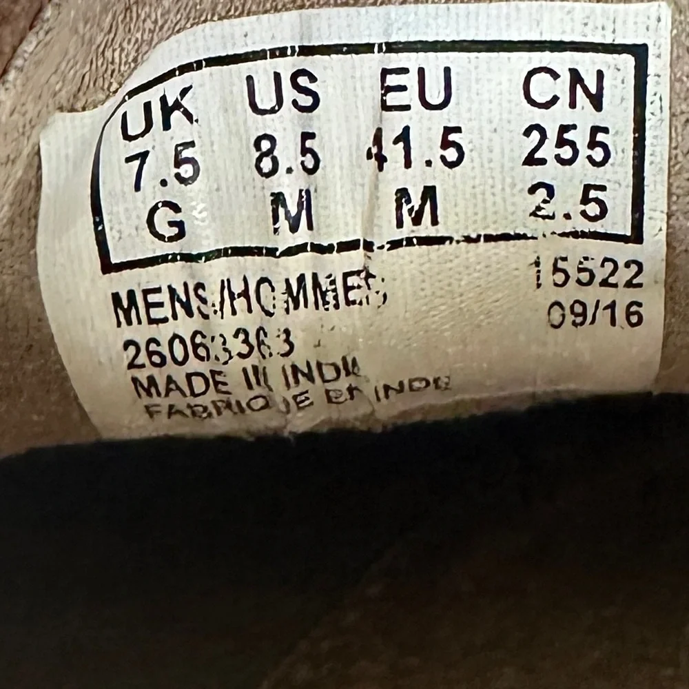 Clark’s Men’s 8.5 M Wallabee Boot Beeswax Brown‎ Rubber Sole
